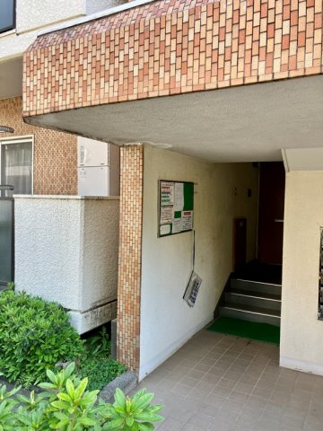 東糀谷ローヤルコーポのエントランス