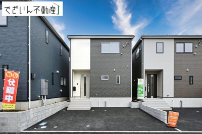 【外観】 | CRADLE GARDEN加須市南町第3　新築住宅 | ≪2号棟≫穏やかな佇まいが、家族の新しい日常を優しく包み込む。静かな街並みに、安心して子育てできる環境が整っています。
現地(2026年7月撮影)