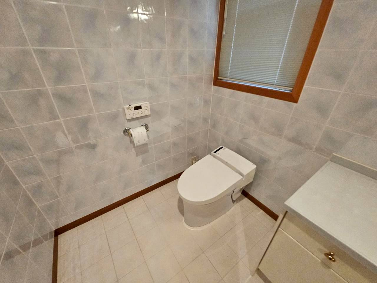 芦屋市翠ヶ丘町戸建のトイレ