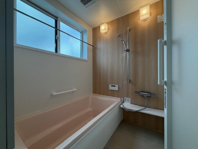 都城市豊満町の中古一戸建の浴室