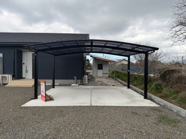 都城市豊満町の中古一戸建の駐車場
