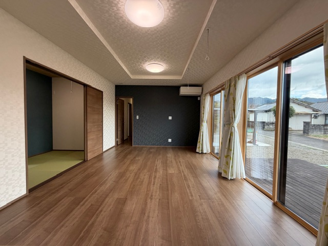 都城市豊満町の中古一戸建の居間・リビング