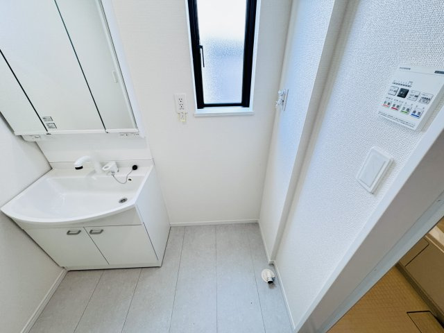 松戸市小金原８丁目新築戸建【貝の花小学校:徒歩2分】のランドリースペース|洗濯機置き場