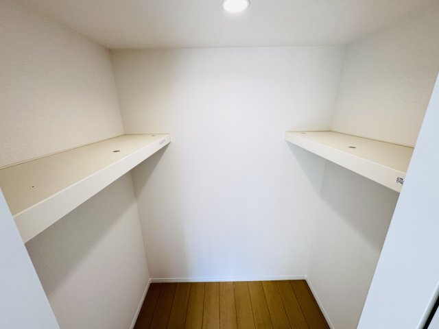 松戸市小金原８丁目新築戸建【貝の花小学校:徒歩2分】の収納|6.37帖寝室・ウォークインクローゼット