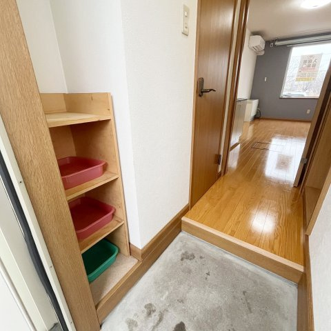 ハイツプラタナス1号館の玄関
