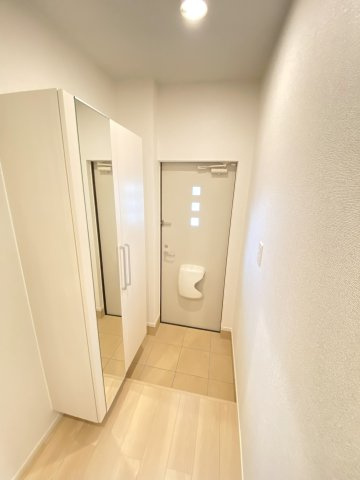 【玄関】 | ※同タイプ写真になります
