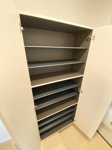 【玄関】 | ※同タイプ写真になります