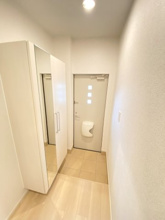 【玄関】 | ※同タイプ写真になります