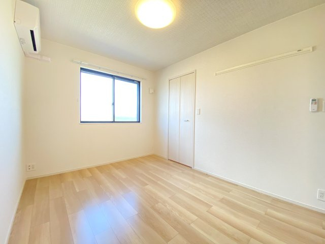 【寝室】 | ※同タイプ写真になります