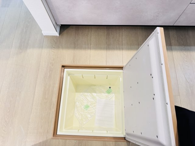 松戸市小金原８丁目新築戸建【貝の花小学校:徒歩2分】のキッチン|キッチン床下収納