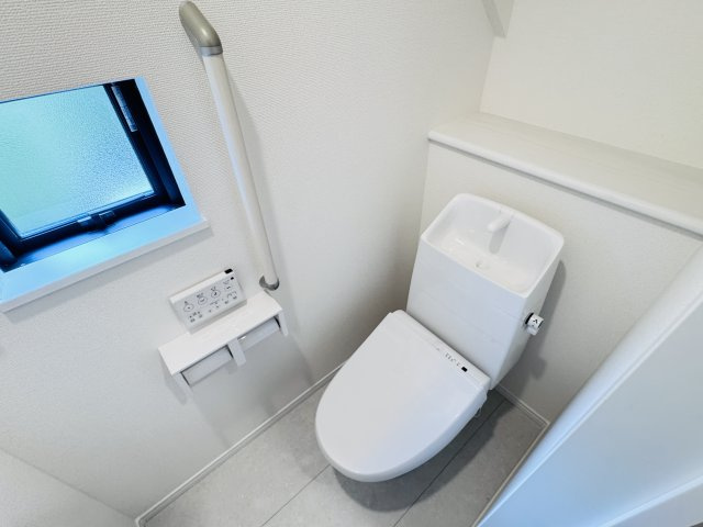 松戸市小金原８丁目新築戸建【貝の花小学校:徒歩2分】のトイレ|温水洗浄暖房便座つきトイレ