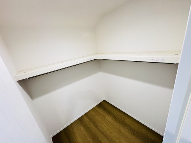 松戸市小金原８丁目新築戸建【貝の花小学校:徒歩2分】の収納|2Fファミリークローゼット