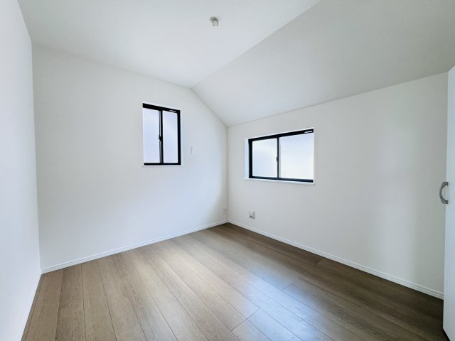 松戸市小金原８丁目新築戸建【貝の花小学校:徒歩2分】の洋室|5.25帖洋室