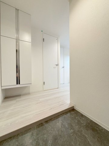 「防音マンション」AMI東池袋の玄関|収納もある玄関です