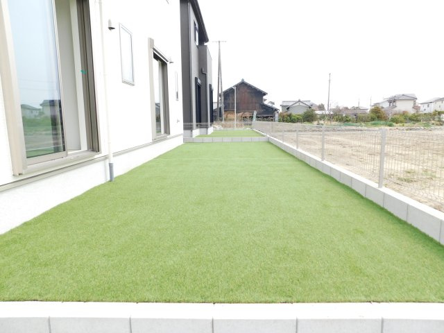 愛西市大井町浦田面の新築一戸建の庭|◇庭◇　　南面に芝生の庭付き♪