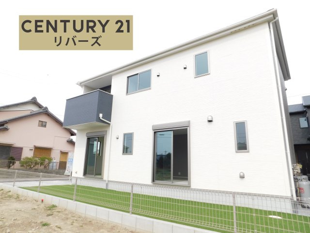 愛西市大井町浦田面の新築一戸建の外観|☆４号棟☆　　５ＬＤＫ！！新価格！！いつでもご案内致します！（お問合せ当日、平日、水曜、夜間でもＯＫ）　長期優良住宅！　敷地５３．５３坪！　駐車並列３台ＯＫ♪　南に人工芝敷きの庭付き！