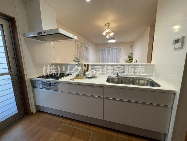 北中振4丁目　中古一戸建てのキッチン|カウンターキッチン
■物件内覧・資金計画相談・住宅ローン相談、リフォーム相談、お問合せ受付中■
※当日・翌日のご内覧、ご相談はお電話でのお問合せがスムーズです！
