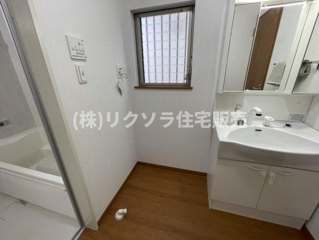 北中振4丁目　中古一戸建てのランドリースペース|ドラム式も設置可能
■物件内覧・資金計画相談・住宅ローン相談、リフォーム相談、お問合せ受付中■
※当日・翌日のご内覧、ご相談はお電話でのお問合せがスムーズです！