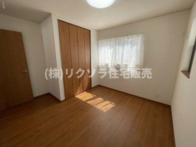北中振4丁目　中古一戸建ての寝室|洋室6.0帖
■物件内覧・資金計画相談・住宅ローン相談、リフォーム相談、お問合せ受付中■
※当日・翌日のご内覧、ご相談はお電話でのお問合せがスムーズです！