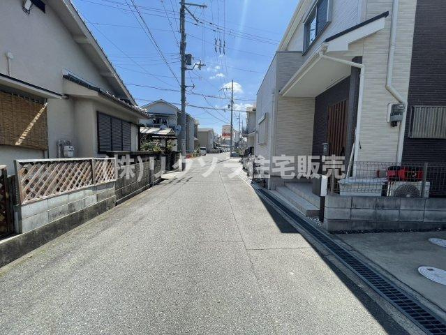 北中振4丁目　中古一戸建ての前面道路含む現地写真|前道　南　幅員4ｍ　東　幅員4ｍ
■物件内覧・資金計画相談・住宅ローン相談、リフォーム相談、お問合せ受付中■
※当日・翌日のご内覧、ご相談はお電話でのお問合せがスムーズです！