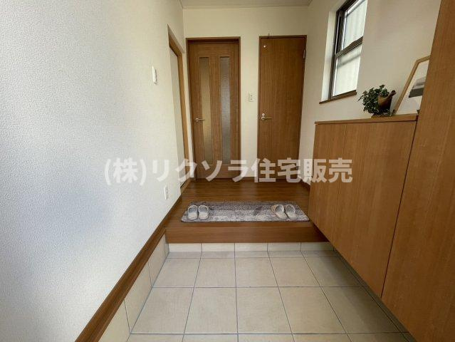 北中振4丁目　中古一戸建ての内装|玄関内部
■物件内覧・資金計画相談・住宅ローン相談、リフォーム相談、お問合せ受付中■
※当日・翌日のご内覧、ご相談はお電話でのお問合せがスムーズです！