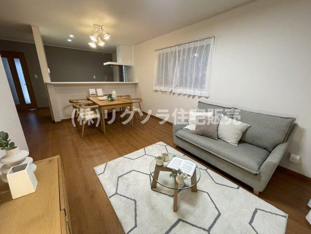 北中振4丁目　中古一戸建ての居間・リビング|LDK16.25帖
■物件内覧・資金計画相談・住宅ローン相談、リフォーム相談、お問合せ受付中■
※当日・翌日のご内覧、ご相談はお電話でのお問合せがスムーズです！