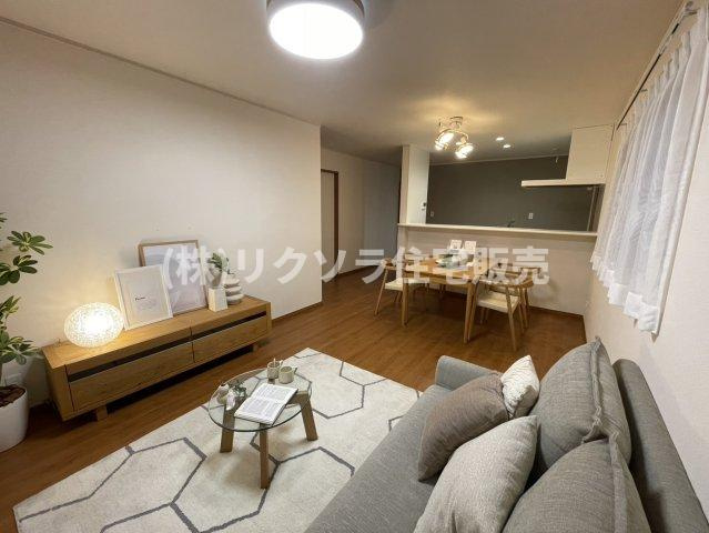 北中振4丁目　中古一戸建ての居間・リビング|LDK16.25帖
■物件内覧・資金計画相談・住宅ローン相談、リフォーム相談、お問合せ受付中■
※当日・翌日のご内覧、ご相談はお電話でのお問合せがスムーズです！