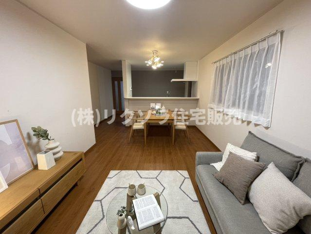 北中振4丁目　中古一戸建ての居間・リビング|LDK16.25帖
■物件内覧・資金計画相談・住宅ローン相談、リフォーム相談、お問合せ受付中■
※当日・翌日のご内覧、ご相談はお電話でのお問合せがスムーズです！