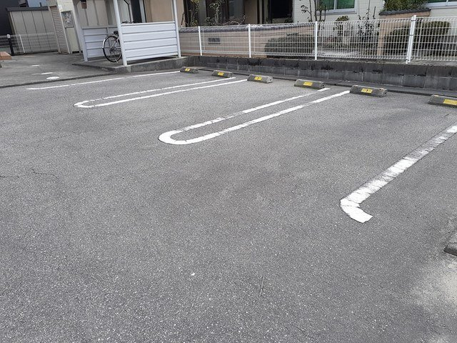 フロ－ラ　Ｂの駐車場