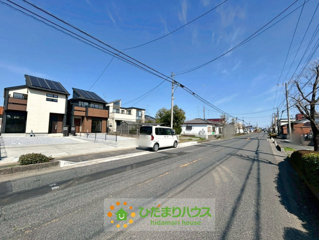 加須市花崎4丁目　新築一戸建て　01の前面道路含む現地写真
