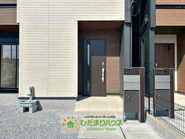 加須市花崎4丁目　新築一戸建て　01の玄関