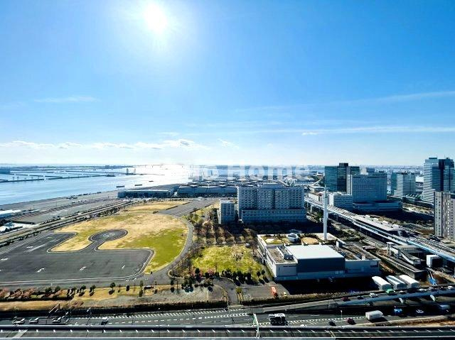 シティタワーズ東京ベイセントラルタワーの展望|手を伸ばせば、ふれることが出来そうな環境が、そのままインテリアになったような印象です。その豊かな眺望にふさわしい空間には、通風・採光にも優れ、心地よい光と風があふれています
