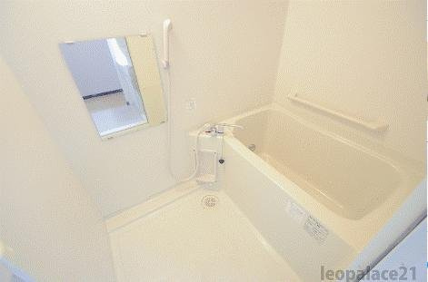レオネクストラルーチェの浴室|備品や設備仕様は号室等により異なります現地をご確認下さい。