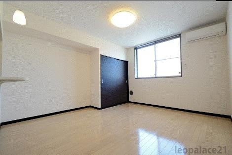 レオネクストラルーチェの居間・リビング|備品や設備仕様は号室等により異なります現地をご確認下さい。