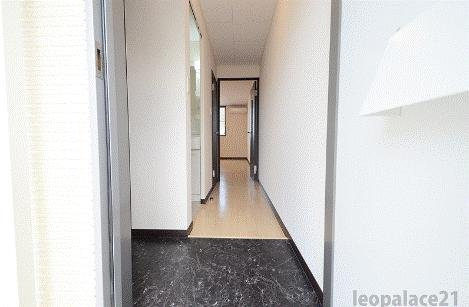 レオネクストラルーチェの玄関|備品や設備仕様は号室等により異なります現地をご確認下さい。