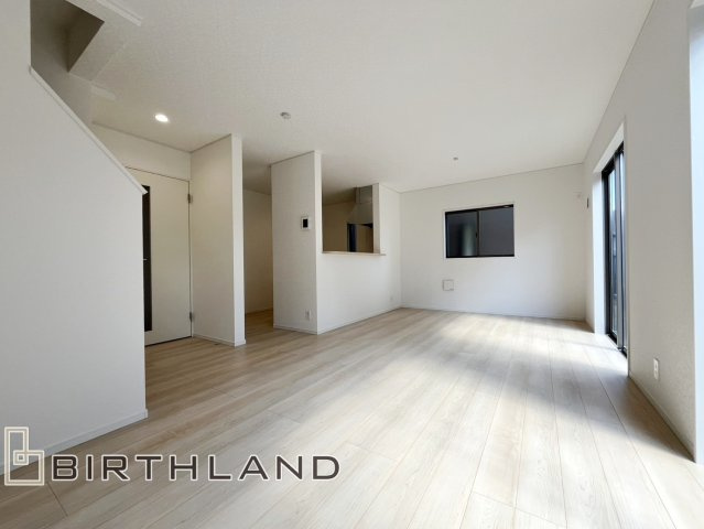 新築戸建・新築建売　福島市南沢又第20　清水小・清水中の居間・リビング|LDK18帖でゆったり広々とした家族団らんスペース！