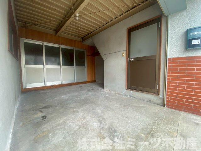 花園東町一丁目　中古戸建の駐車場