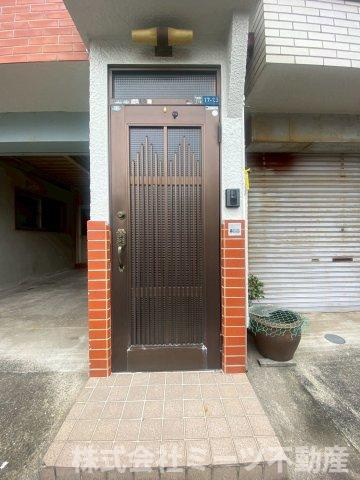 花園東町一丁目　中古戸建の玄関