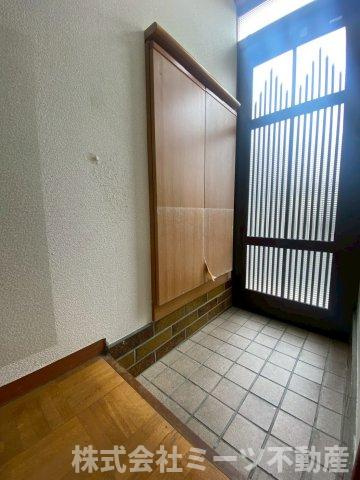 花園東町一丁目　中古戸建の玄関