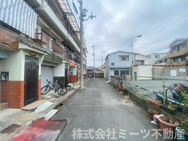 花園東町一丁目　中古戸建の前面道路含む現地写真