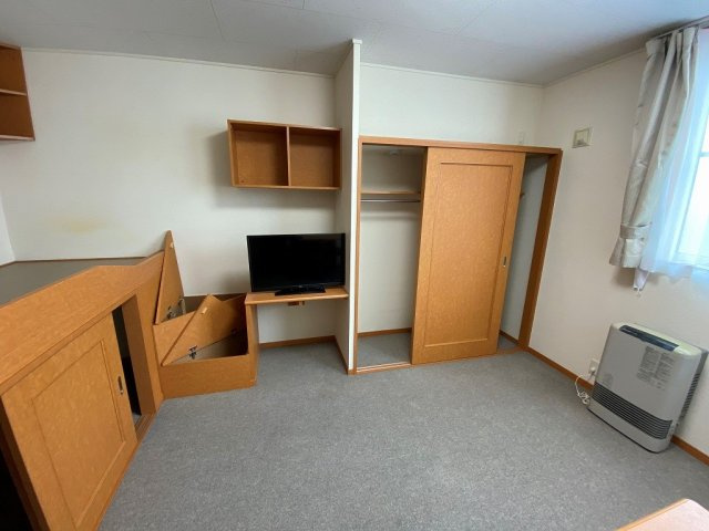 レオパレスポラリスの居間・リビング