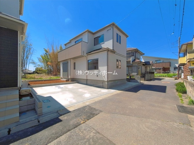 春日部市増戸　新築一戸建て　A号棟の前面道路含む現地写真