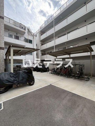 レジデンス神戸bivioの駐車場