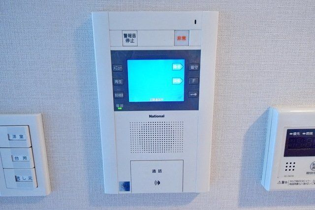 カスタリア用賀のエントランス|■モニタ付インターホン