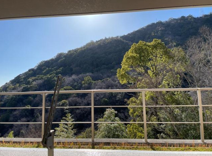 アーバンビュー芦屋山手A棟の展望|ウッド敷スロップシンク付きバルコニー