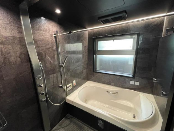 アーバンビュー芦屋山手A棟の浴室|浴室乾燥機付き、多機能シャワー付き