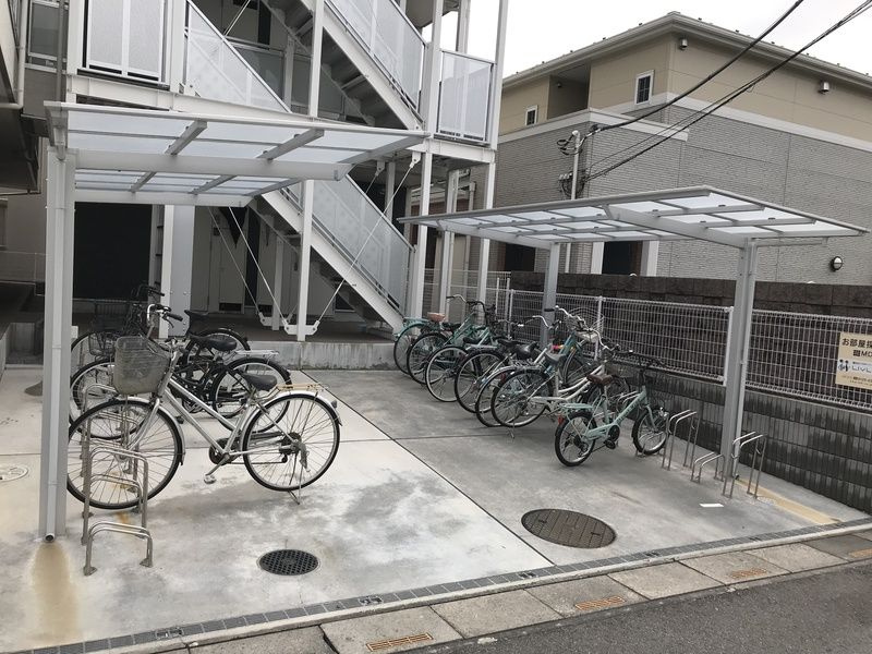 リブリ・エシュレの設備