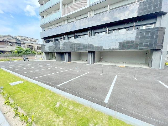 東三国Noahの駐車場