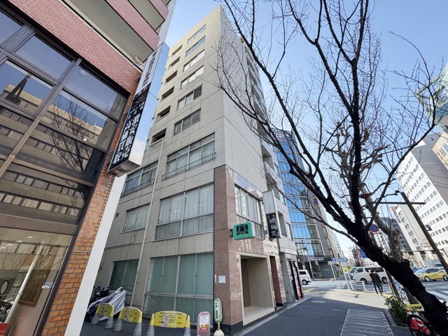【外観】 | ライオンズマンション東神田 | 手入れの行き届いた外壁やエントランスなど、「見ればわかる」レベルで清潔感を保ったマンションです。築年数を感じさせない姿で皆様をお出迎えします。～即日のご見学可能～　お問合せはお気軽にどうぞ。