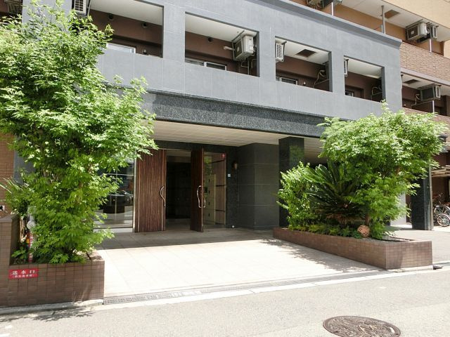 KDXレジデンス難波のエントランス